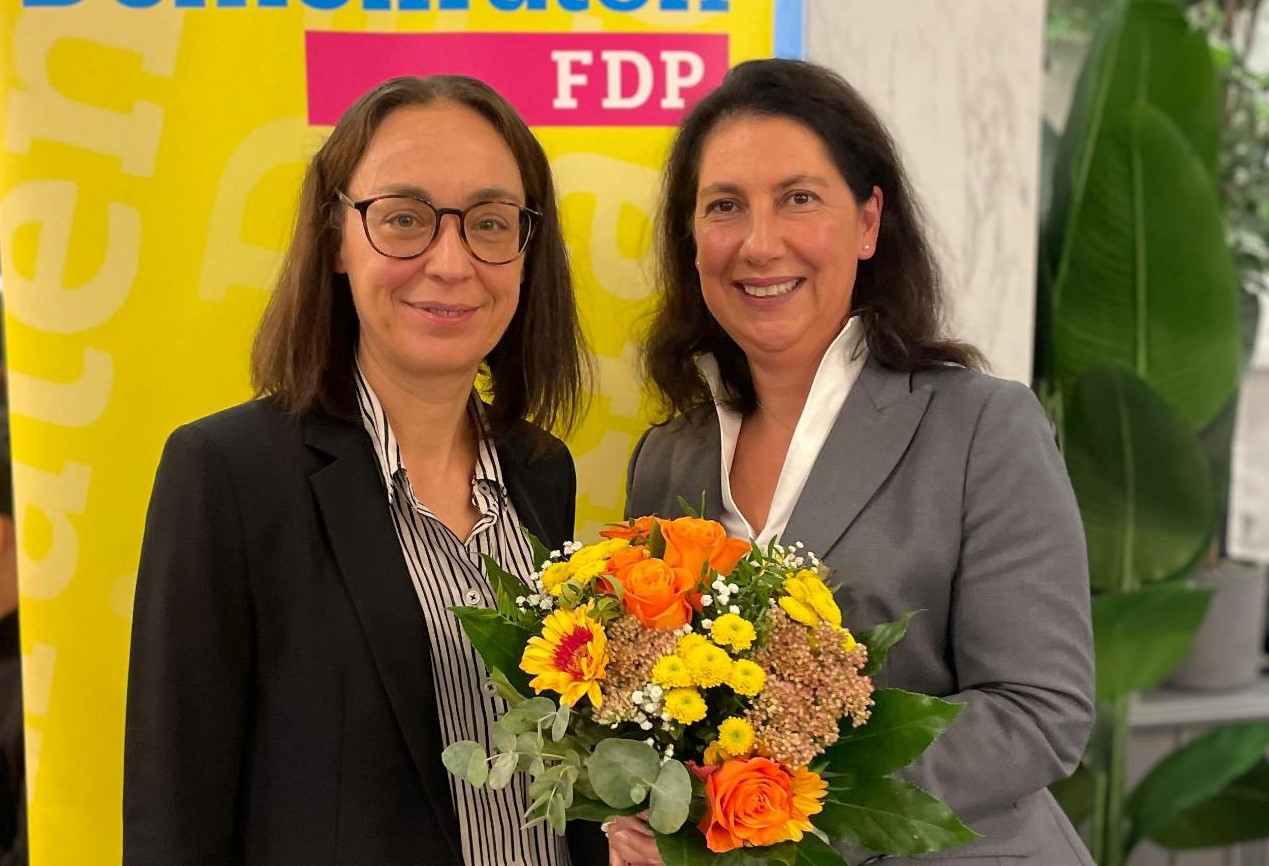 Birgit Wegner mit Katja Hessel MdB